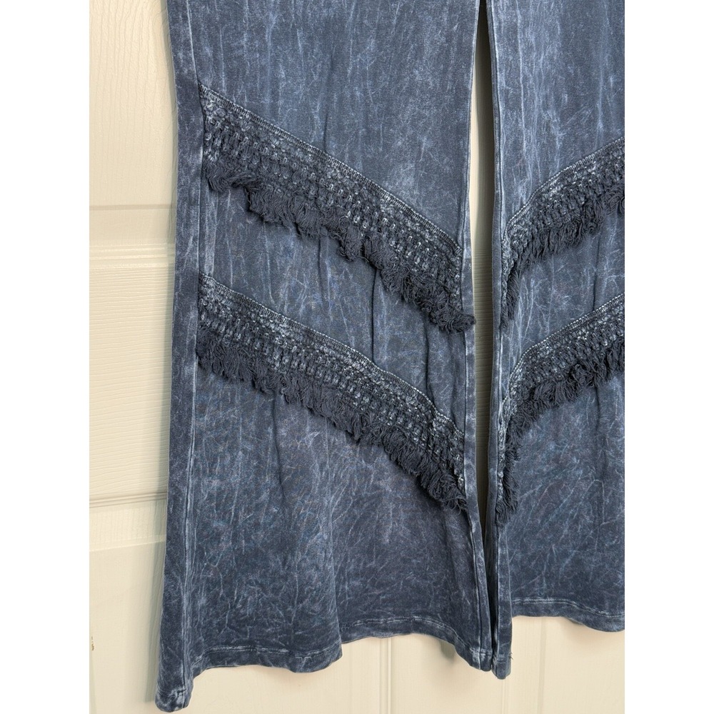 Rustic Rack Women 2x Washed Bell Bottom Flare w/fringe Light denim Festival BOHO - Picture 2 of 12